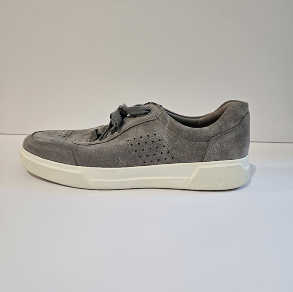 VINCE BRADY SUEDE SNEAKERS 8.5
